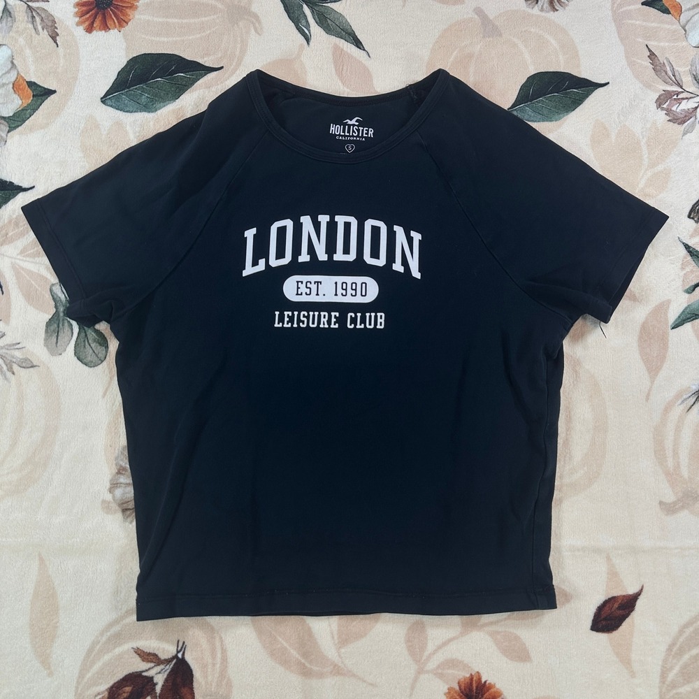 Hollister Womens Small London Leisure Club Graphic T Shirt Black Short Sleeve